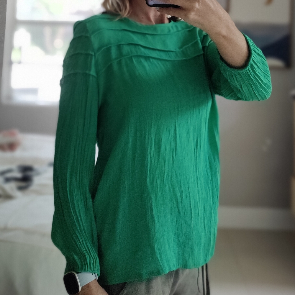 Nannette Vibrant Green Textured Blouse.  NWOT